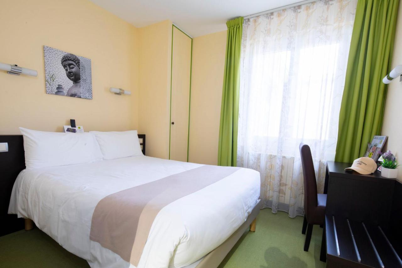 Small Double Room,699423573:JPEG