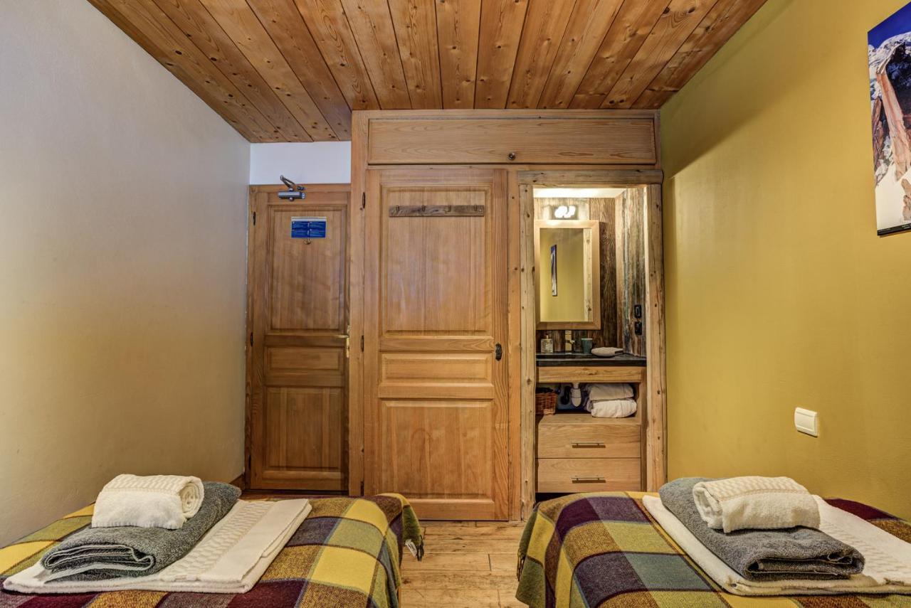 Quarto Standard com 2 Camas de Solteiro e Banheiro Compartilhado