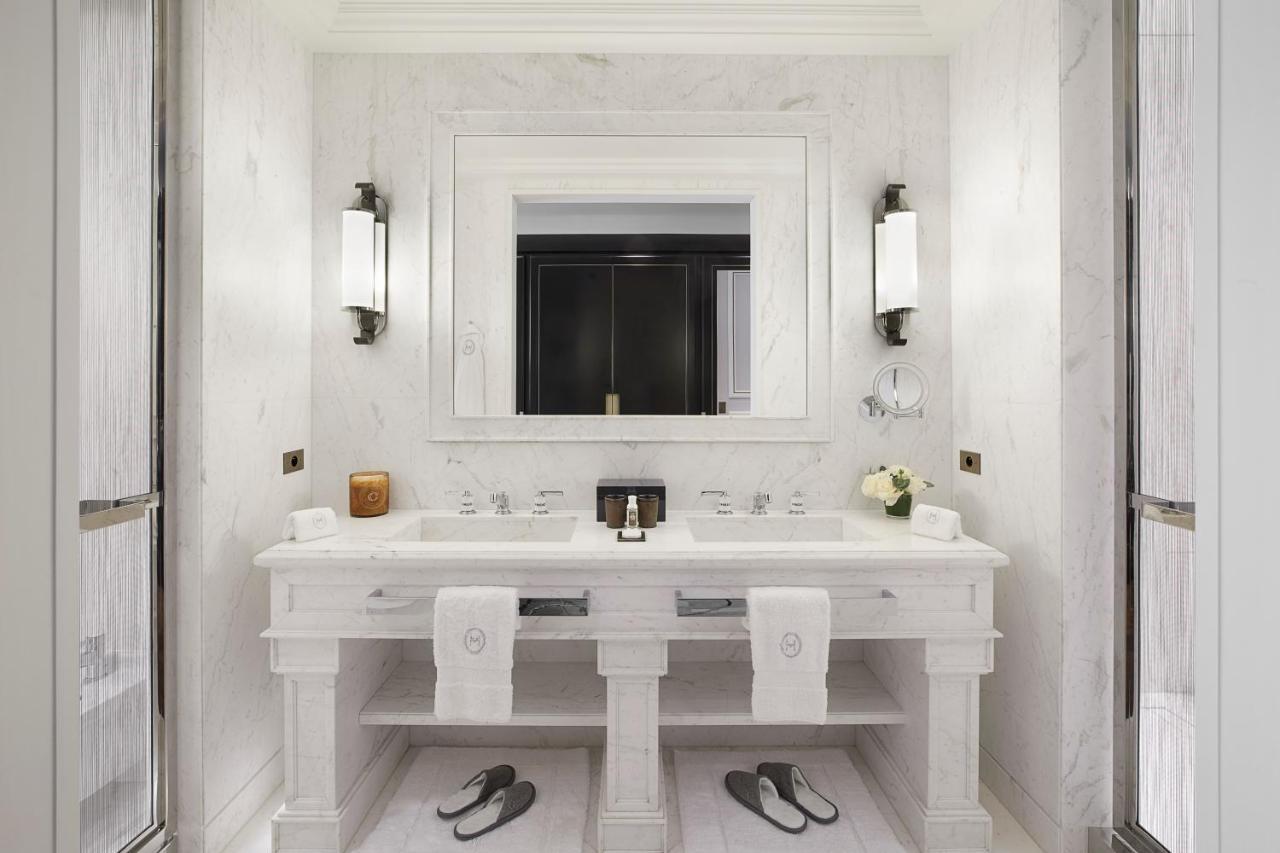 Executive Suite private access to Jacuzzi Sauna Hamman