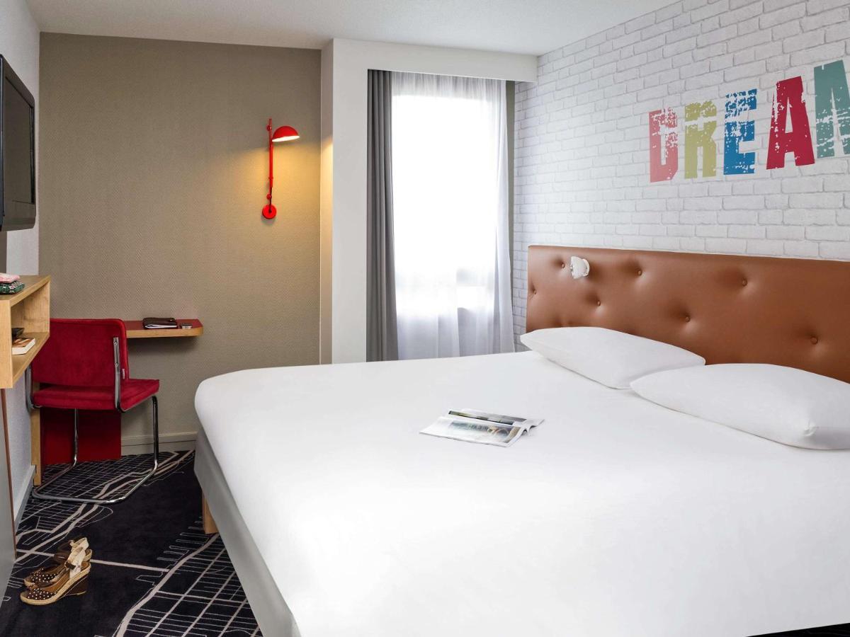 2 Adjacent Rooms