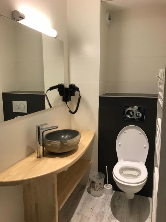 One-Bedroom Apartment,1092617637:JPEG