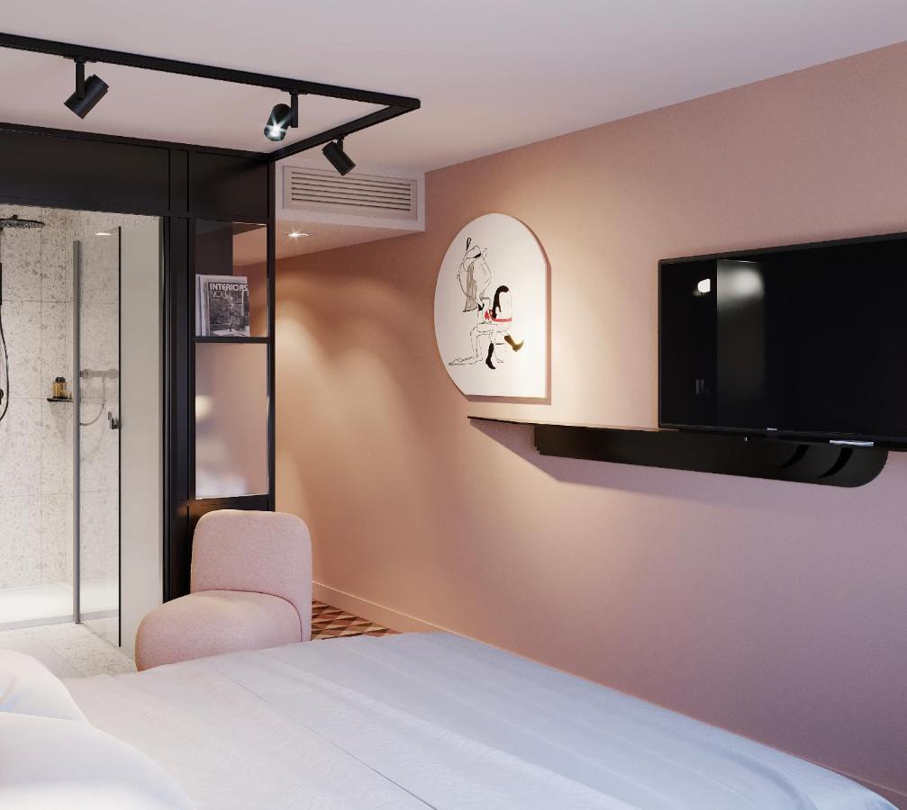 2 rooms next to each other (2 single beds and 1 double room),1023889954:JPEG