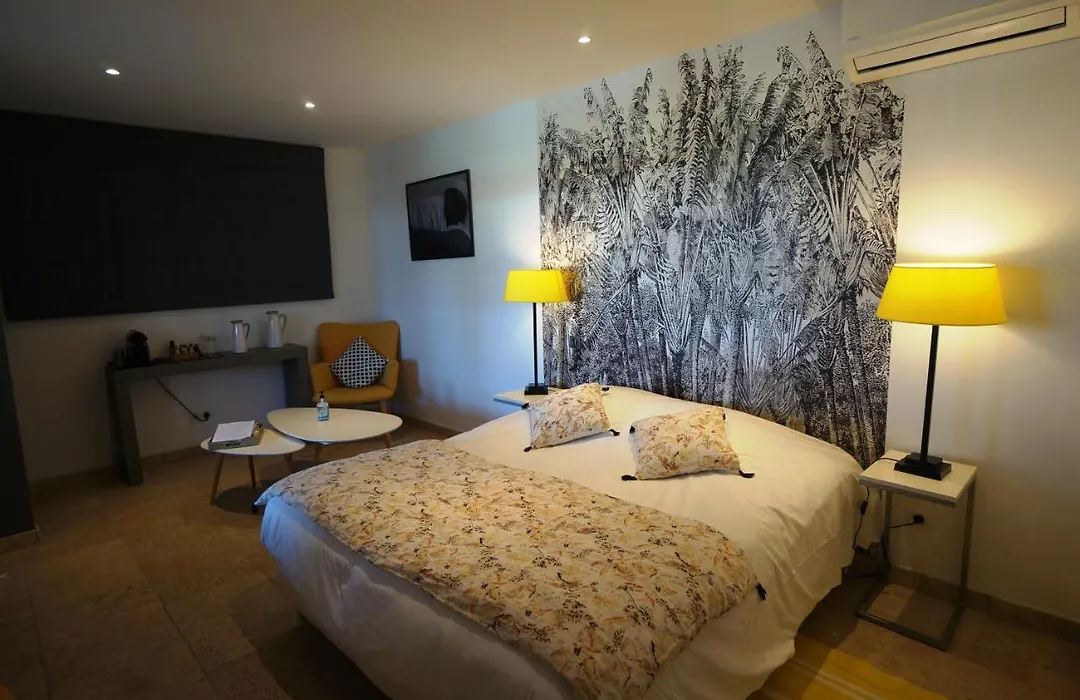 Mas Lou Caloun - Chambre d'Hôte face à la piscine en Camargue - Les Saintes Maries de la Mer-1