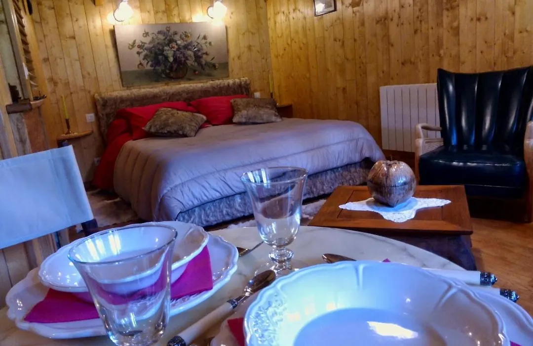 La Cabane De Cecile-La Hutte-1