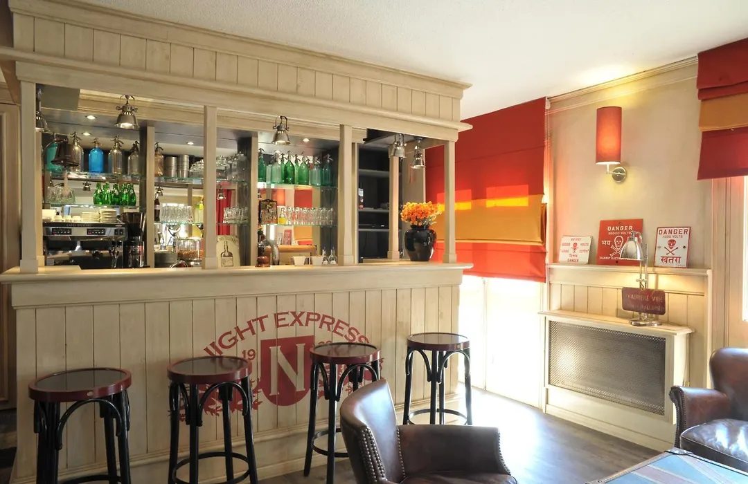 Kyriad Cholet-1
