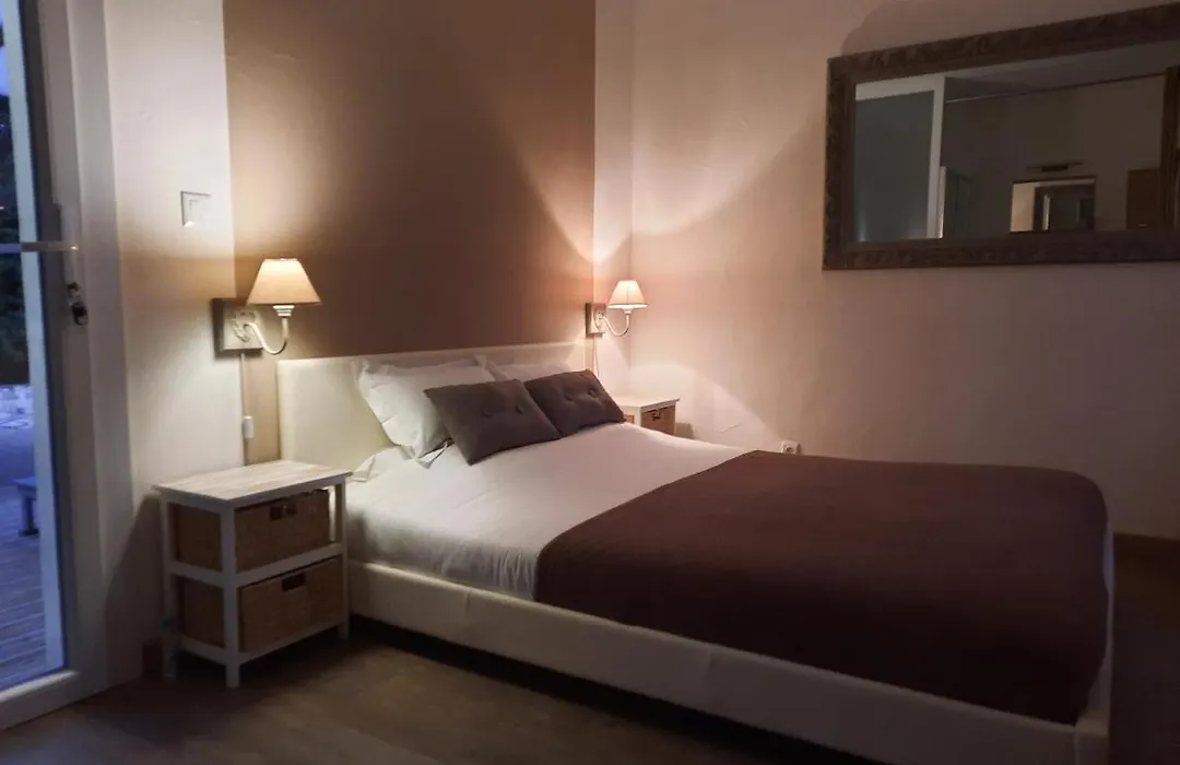 15Min De La Cite De Carcassonne Dans Petit Village, Chambre Au Calme, Petit-Dejeuner Et Jacuzzi En Supplement-1