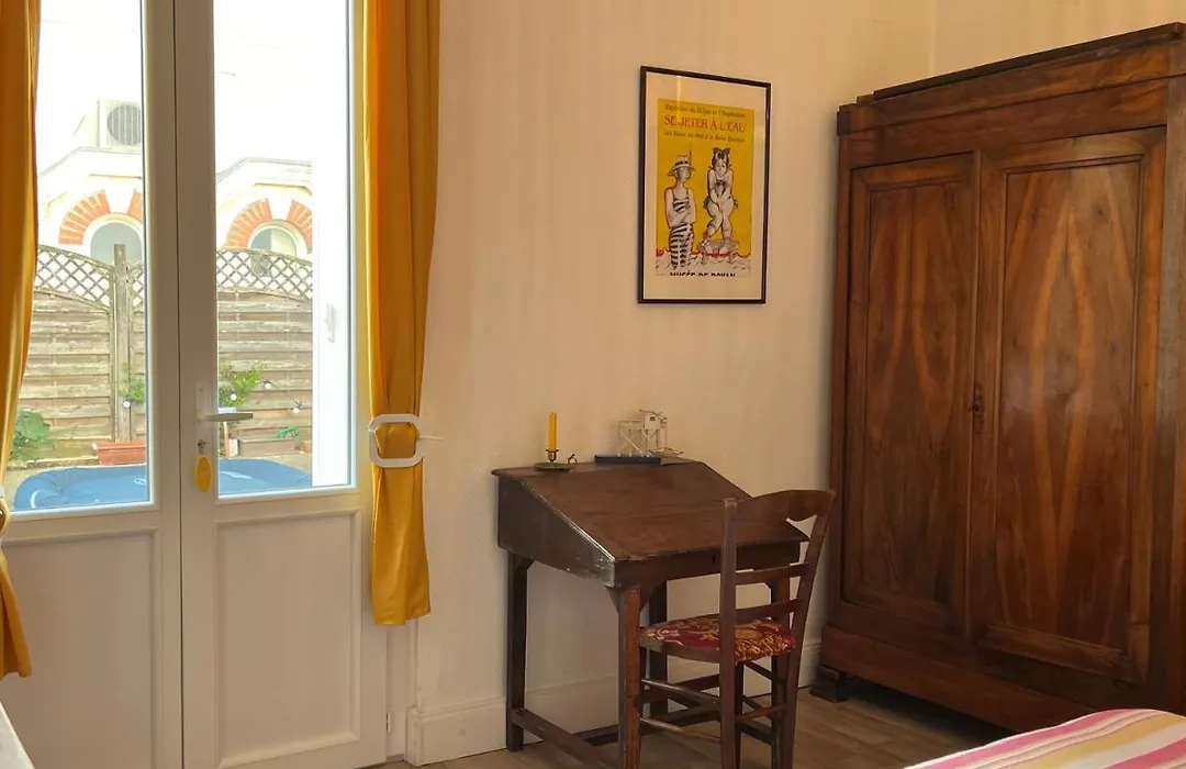 Chambre sur la falaise de Pontaillac-1