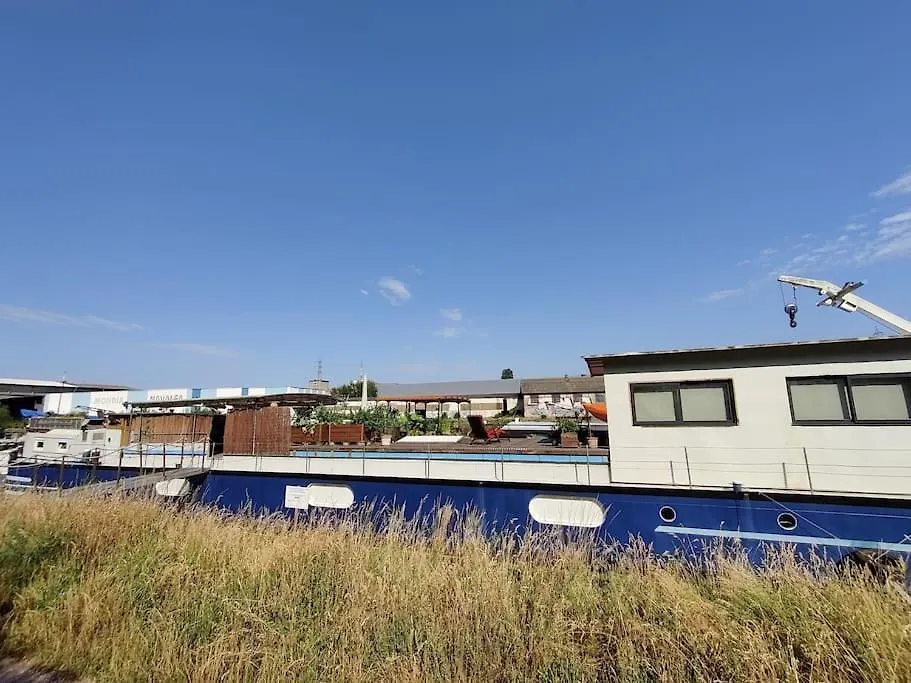 Captain'S Cabin: Cosy Flat On A House Boat-1