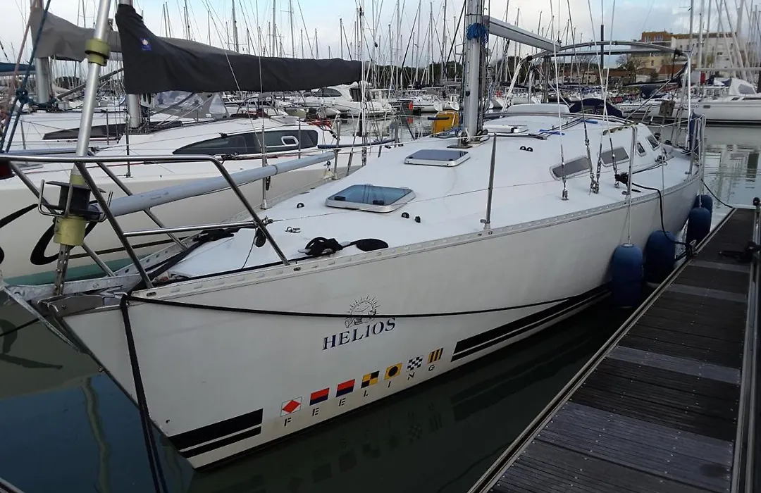 Voiler A Quai Au Port De La Rochelle-1