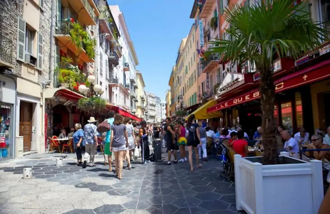 Appartement 2 Pieces A Louer Au Coeur Du Carre D Or A Nice, Rue Dalpozzo A 150 Metres Des Plages-1