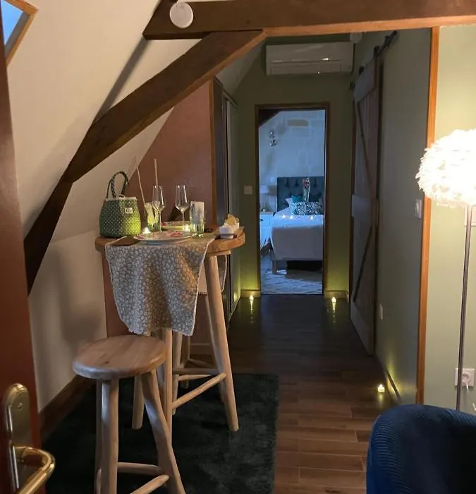 Grande chambre confortable-1