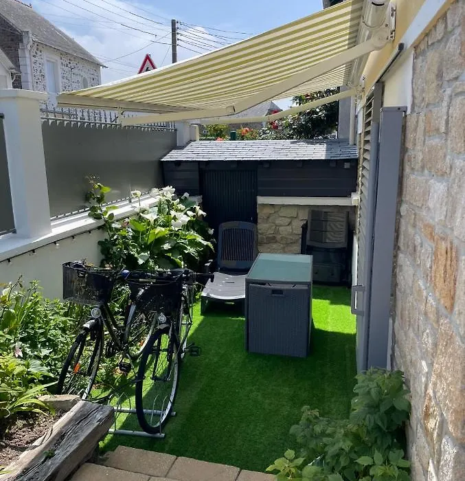 STUDIO 3 Mn de la PLAGE Terrasse Vélos Proche de la ville fortifiée-1