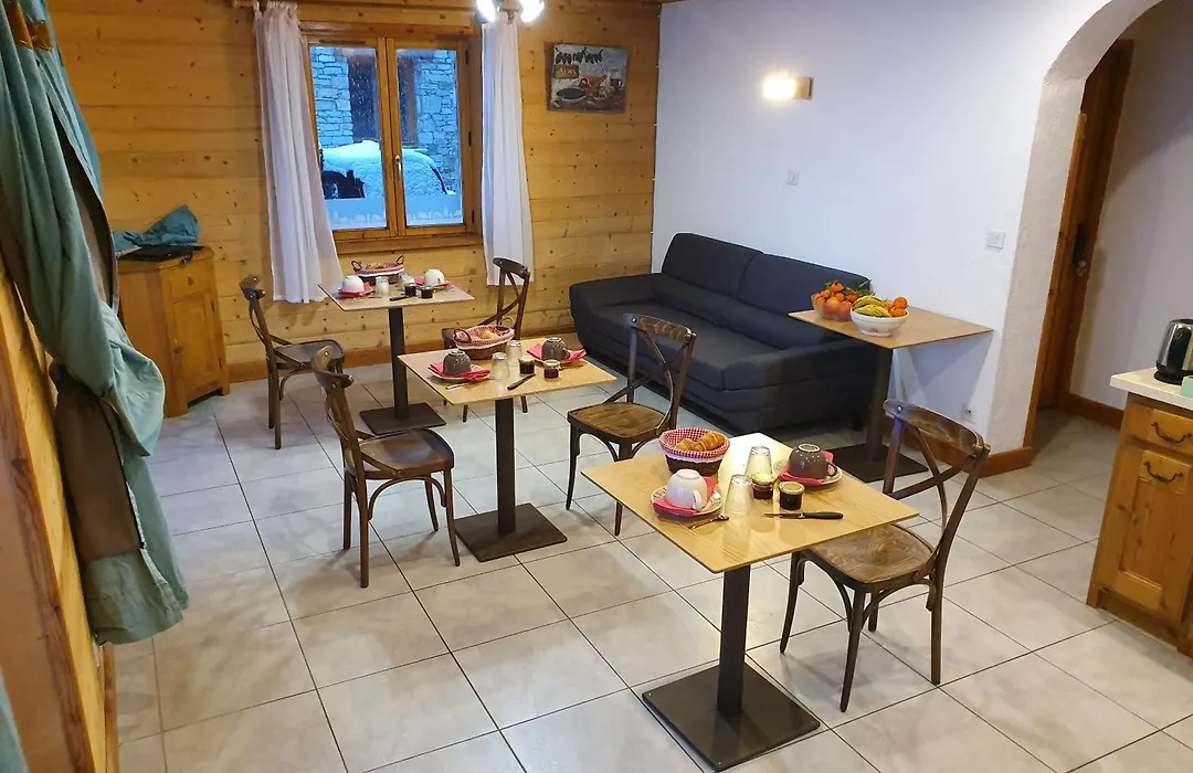 Chalet Le Bois Joli-1