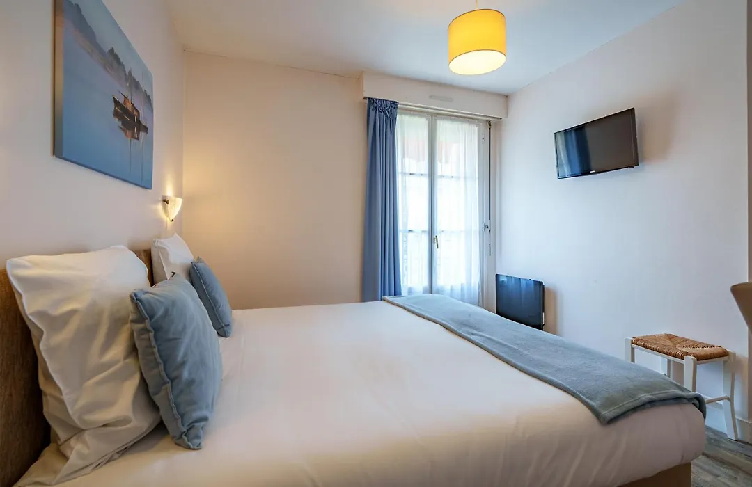 Hotel Val De Loire-1