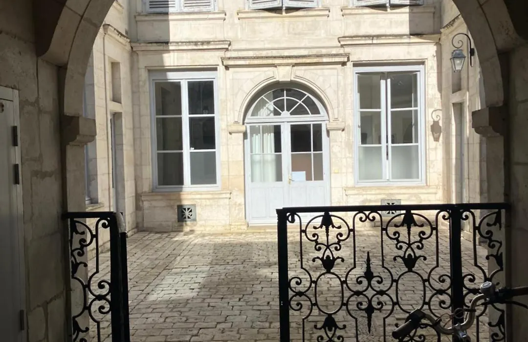 Chambre dans Hôtel Particulier 18e siècle Hyper Centre La Rochelle-1