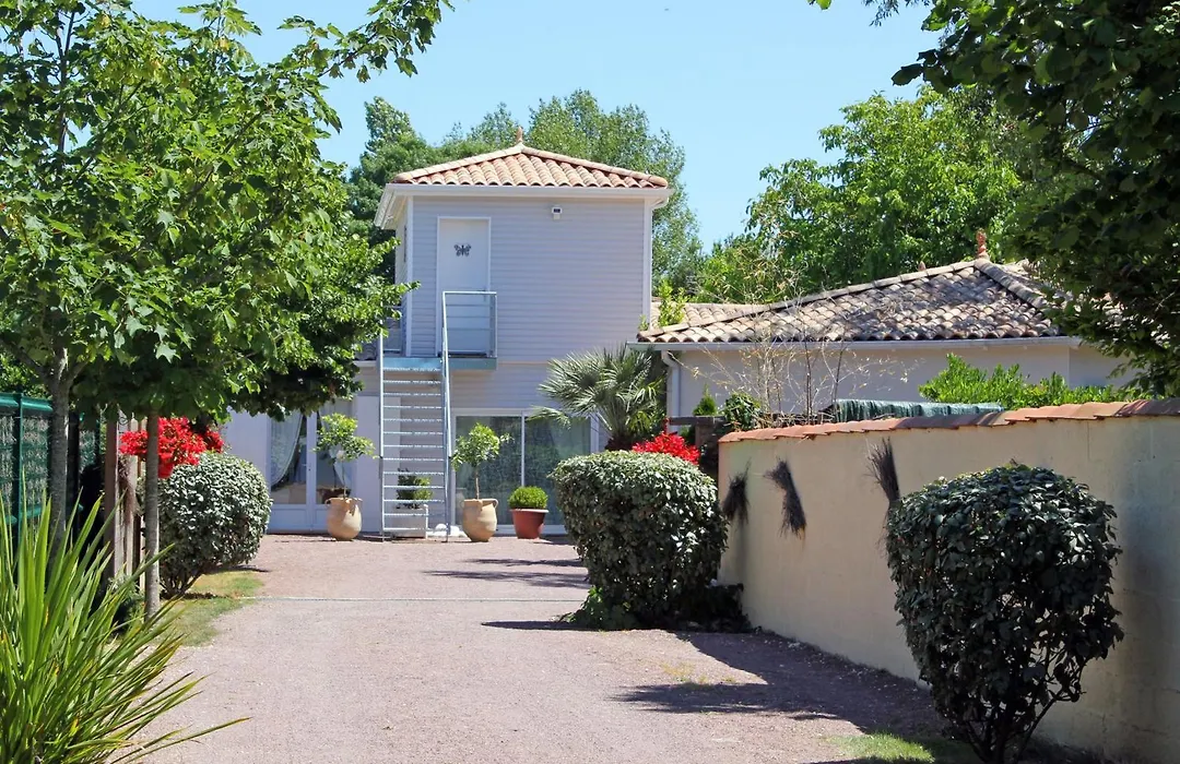 Le Clos des Romarins-1
