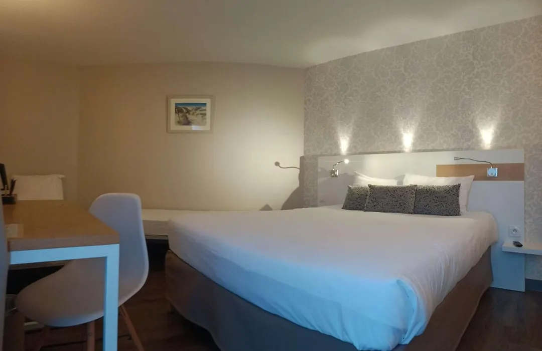 Brit Hotel Les Alizes-1