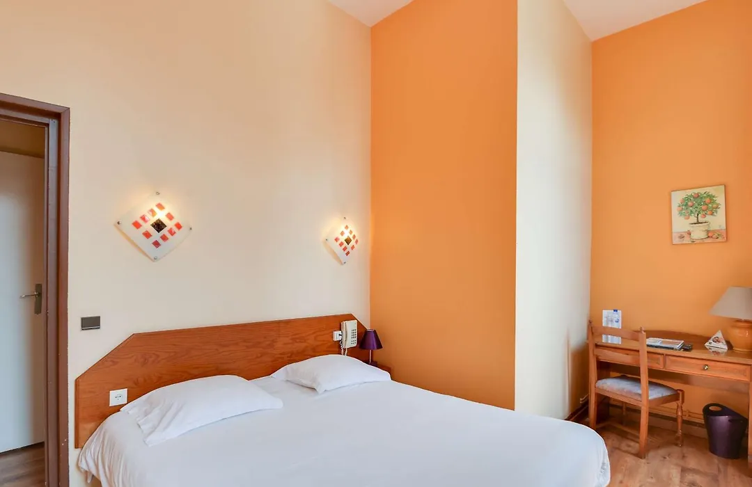 Brit Hotel Notre Dame-1