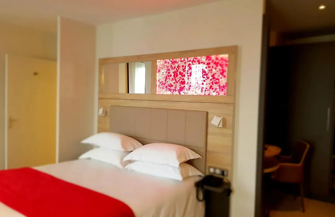 Brit Hotel De Grignan Vichy-1