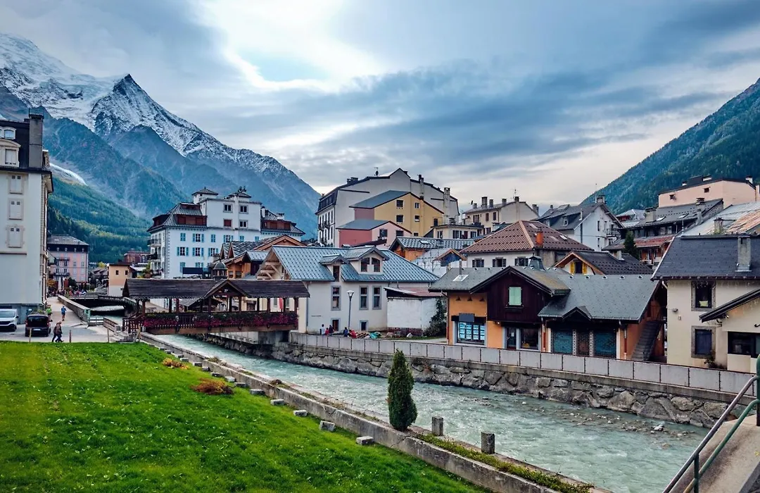 Top Floor Apartment Mansard - Central Chamonix Mont Blanc Haven-1