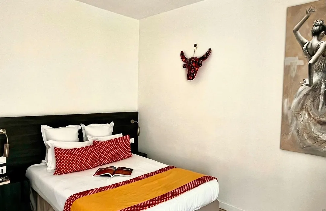 Hotel Saint Louis - Au Coeur Des Remparts-1