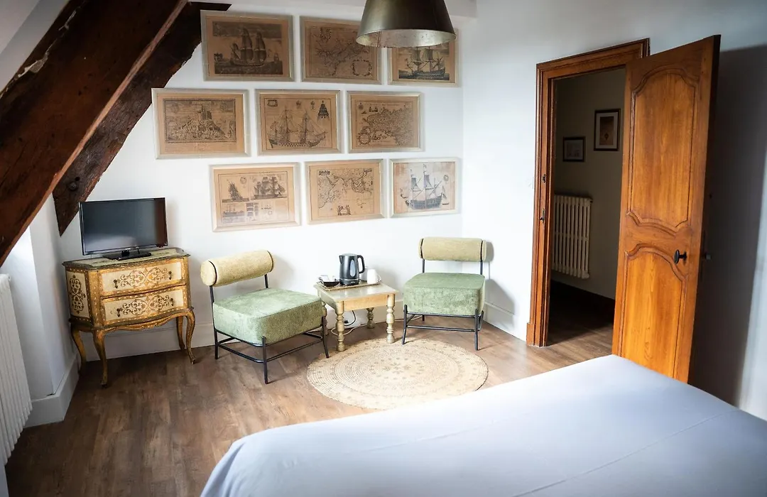 Manoir La Meffrais 1741-Chambres D'Hotes A 3 Min De Dinan-Parking Prive-1