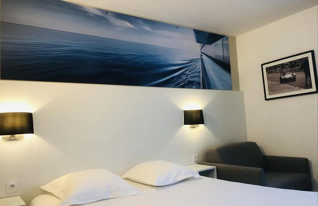 Hotel The Originals Bernay Acropole-1