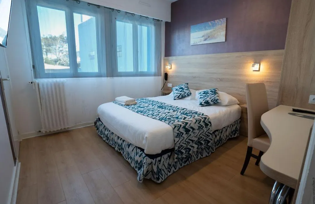 Hotel De La Mer-1
