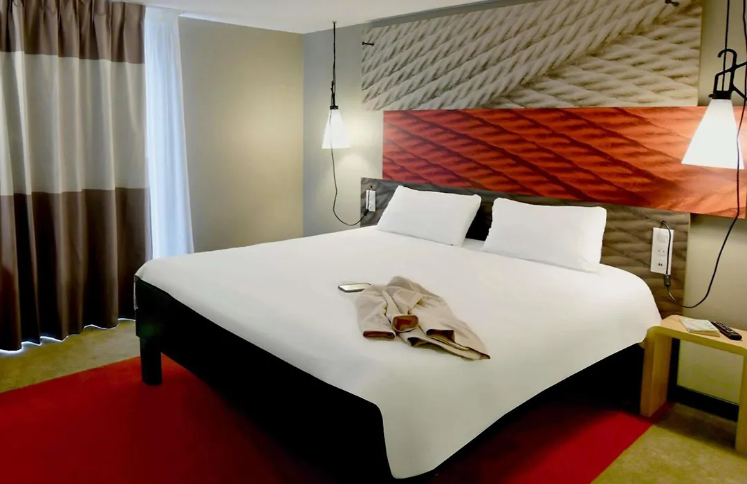 Ibis Brest Kergaradec-1