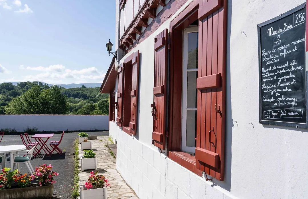 Logis Hôtel Baratxartea-1