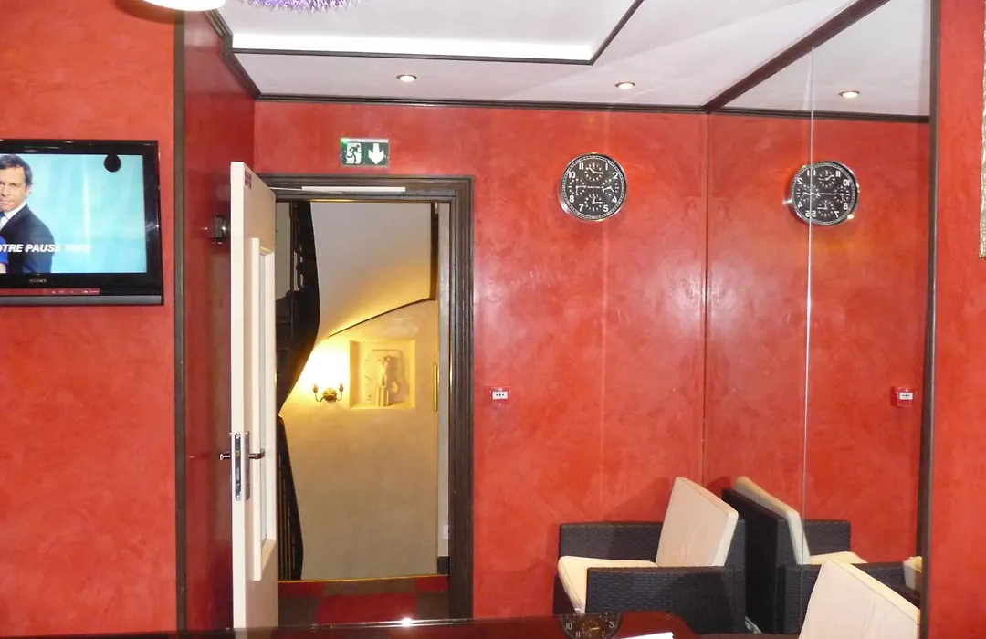 Hotel Des Buttes Chaumont-1