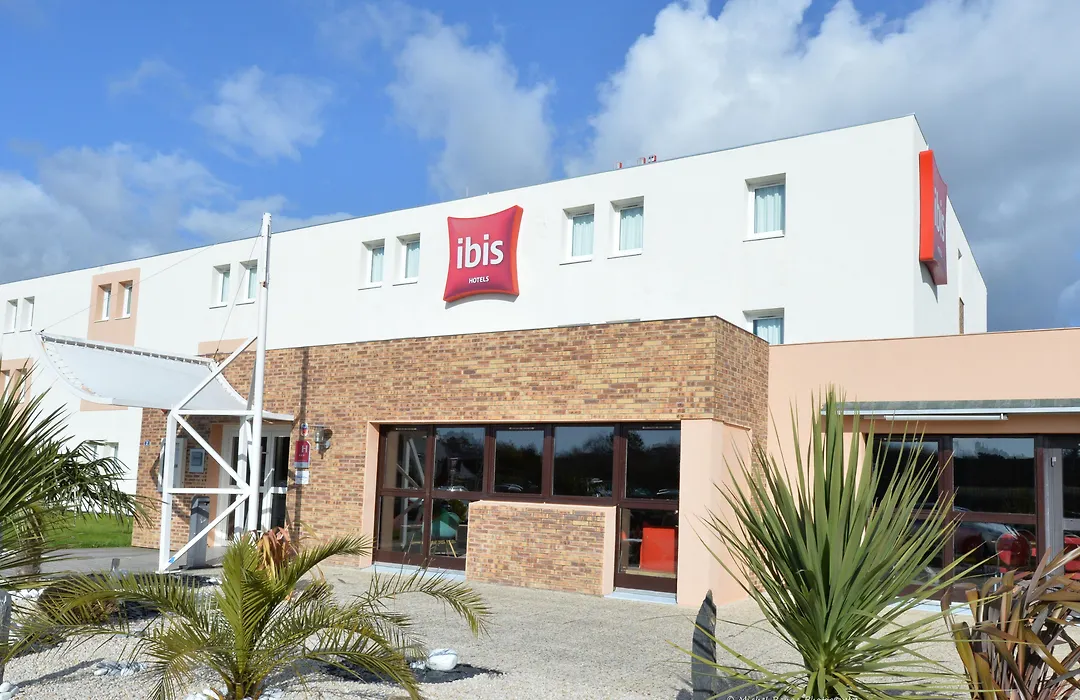 Ibis Auray-1