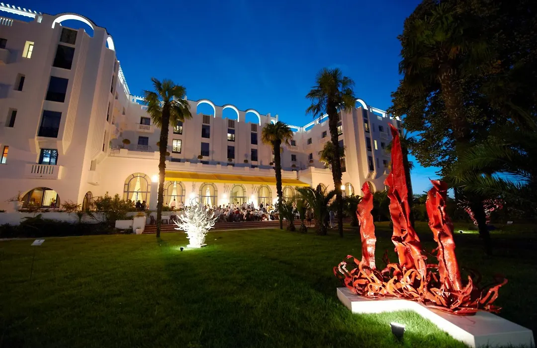 Hotel&Spa Vacances Bleues Le Splendid-1