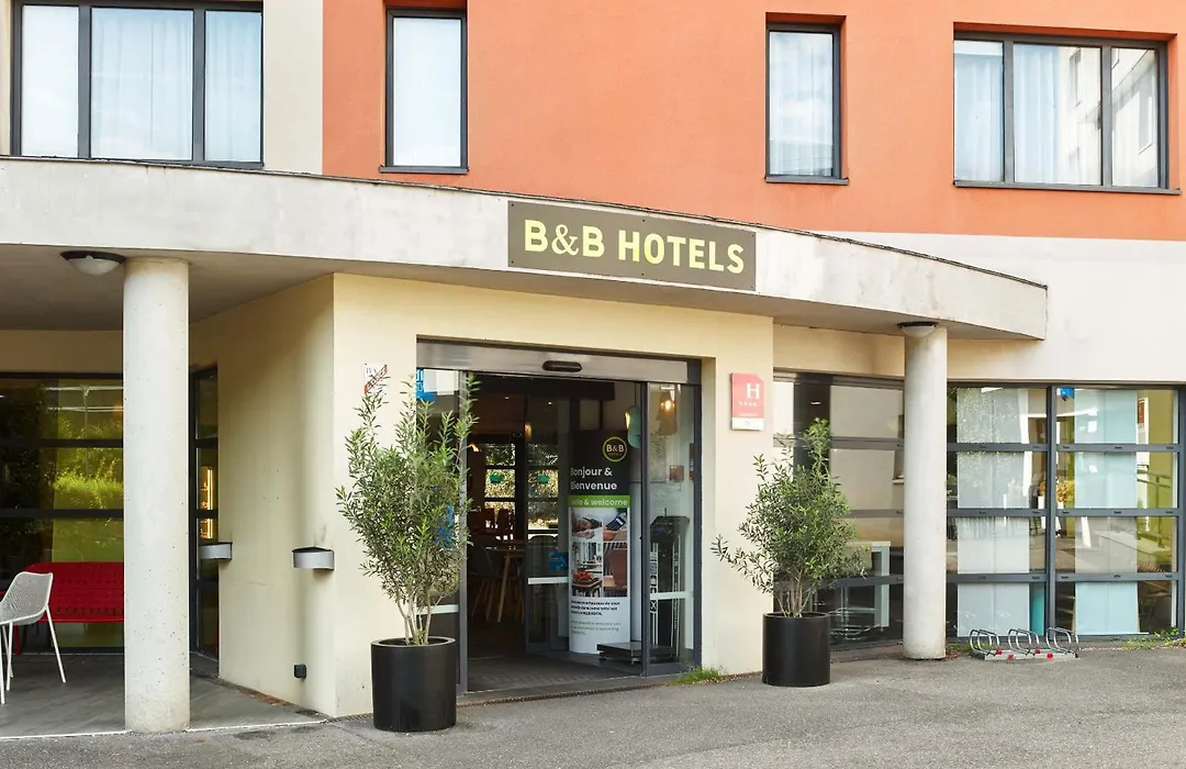 B&B Hotel Velizy Est-1