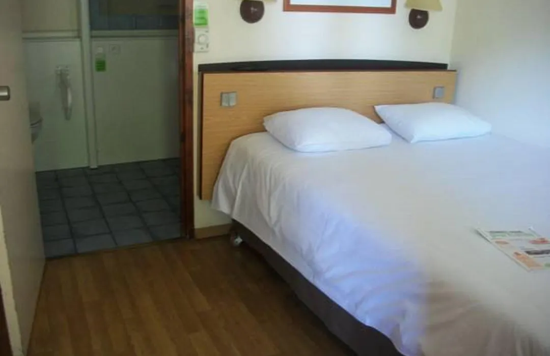 Kyriad Tarbes Bastillac-1
