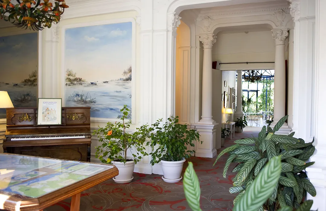 Residence De Tourisme Vacances Bleues Villa Regina-1