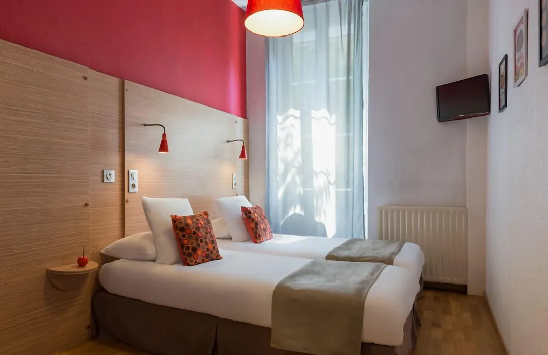 Hotel Edmond Rostand-1