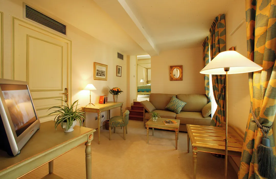 Clos La Boetie & Spa-1