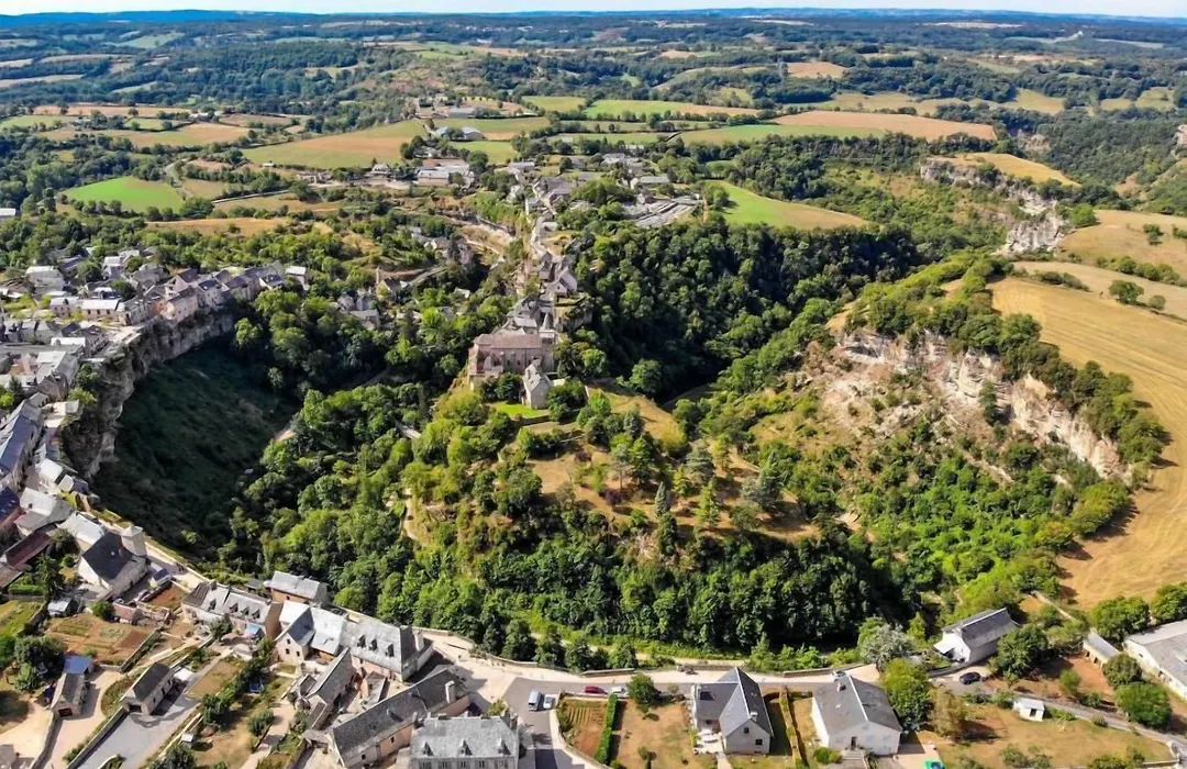 Logis Hotel Aux Berges De L'Aveyron-1