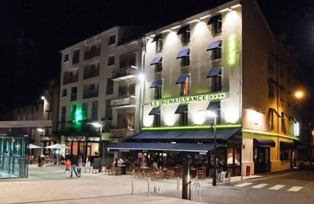 Le Renaissance-1