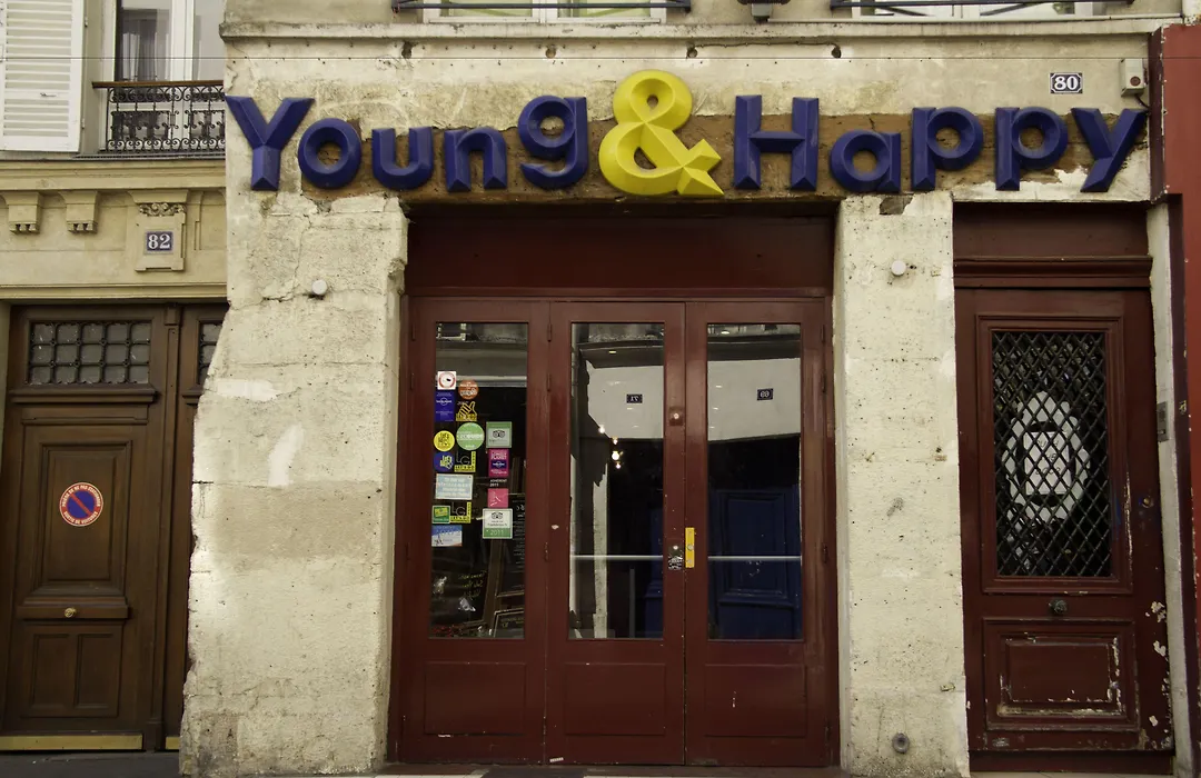 Young And Happy Latin Quarter By Hiphophostels-1