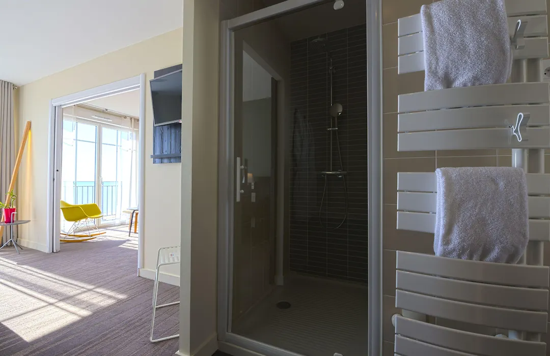 Les Flots - Hôtel et Restaurant face à l'océan - Châtelaillon-Plage-1