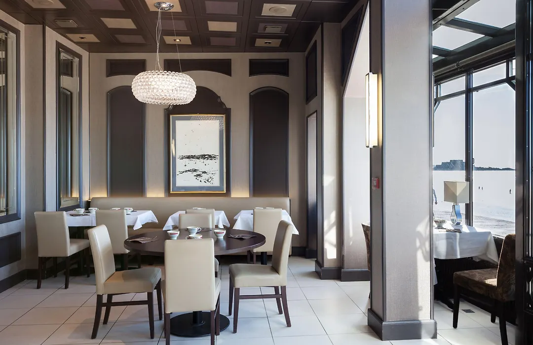Ambassadeurs Logis Hotel-1