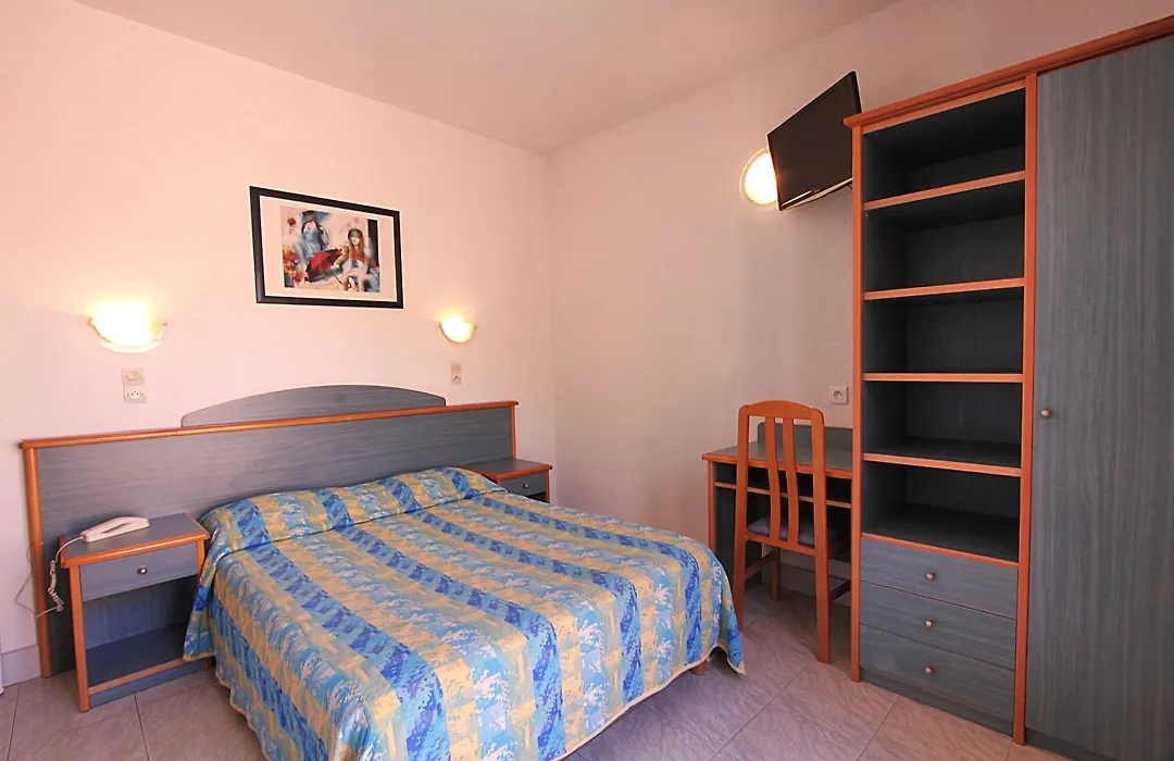 Hôtel Ideal-1