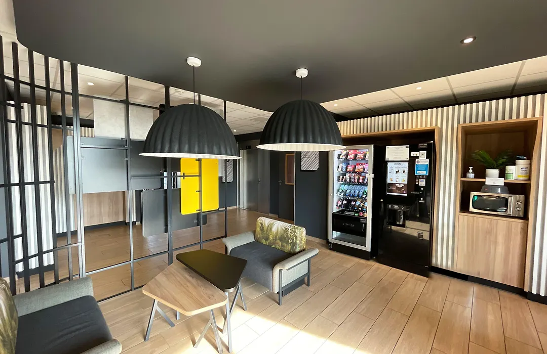 B&B HOTEL Compiègne-1