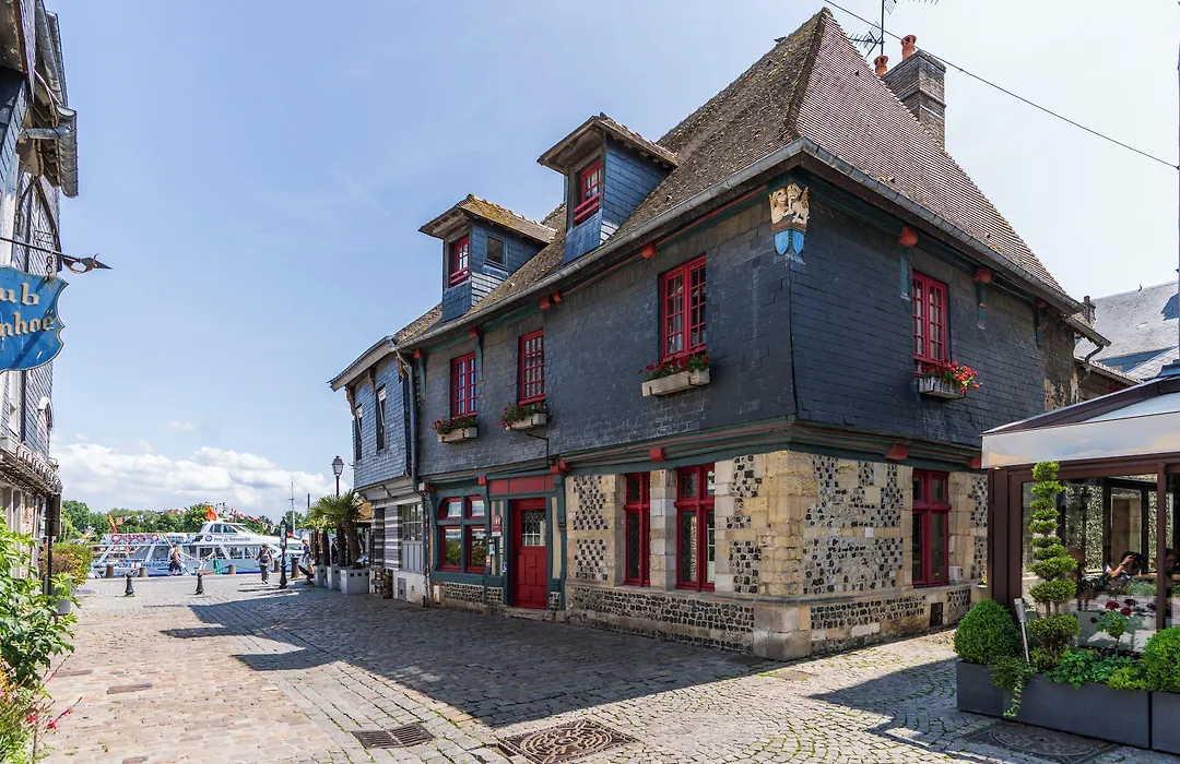 L'Absinthe Hotel-1
