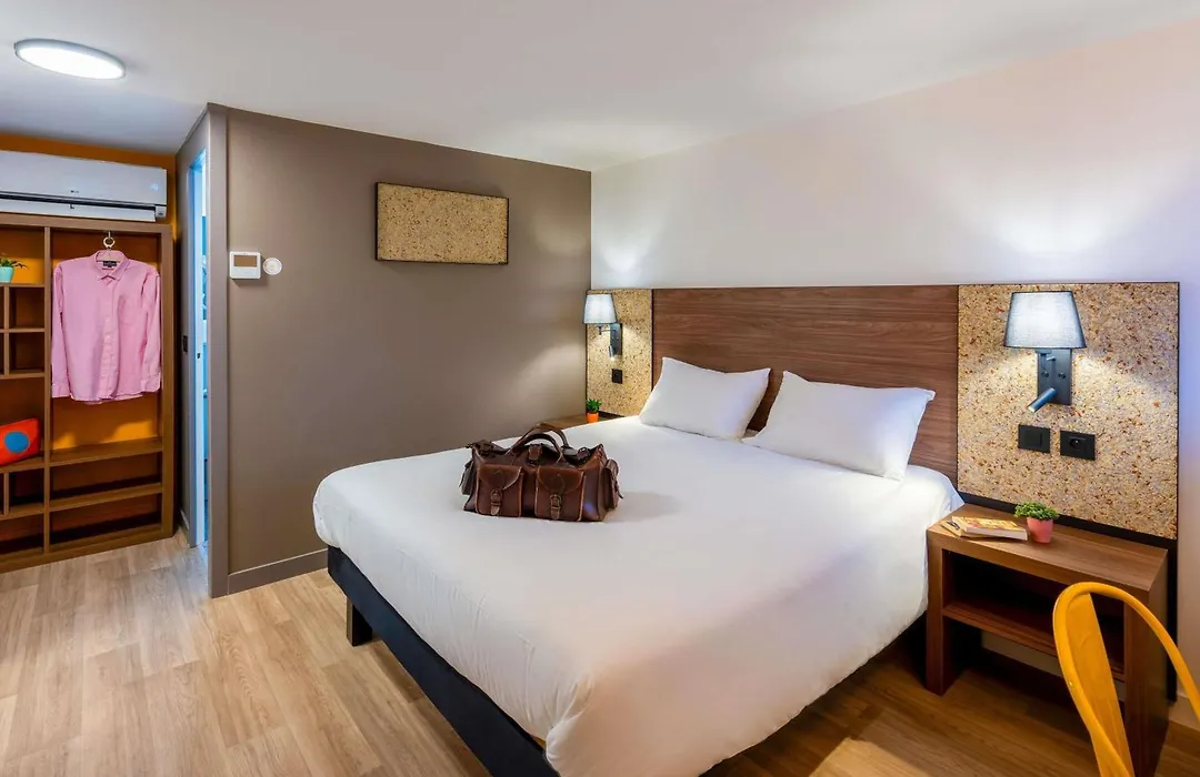 Greet Hotel Chatellerault-1
