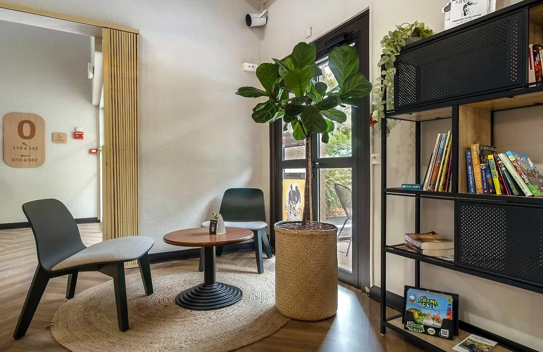 B&B Hotel Niort Sud Venise Verte-1