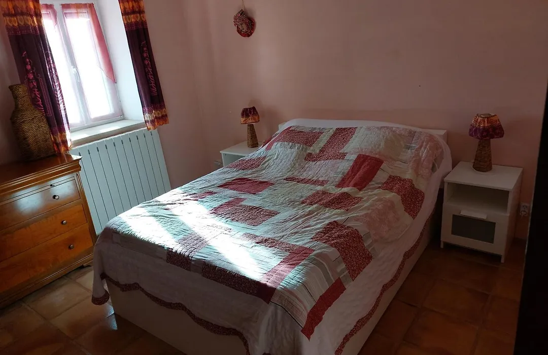 Gîte de caractère au pied du Mont Ventoux avec piscine couverte-1