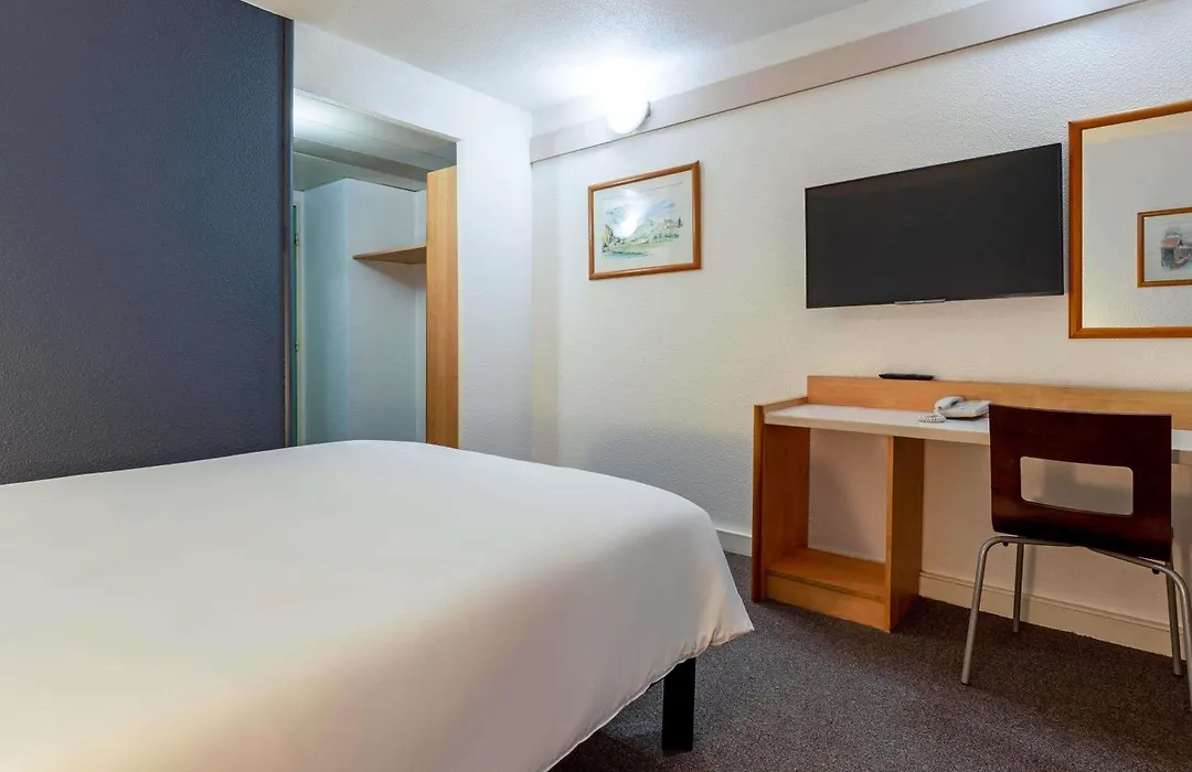 Ibis Paris Pantin Eglise-1